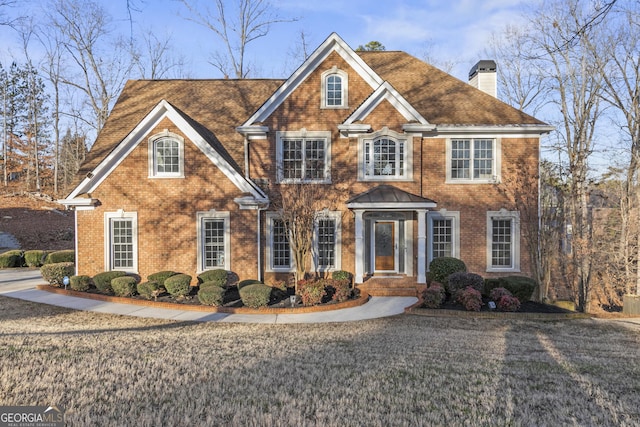 view of front of property with a front yard