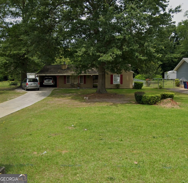 view of front of home featuring a front lawn