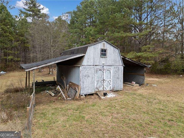 view of outbuilding with a carport and a lawn