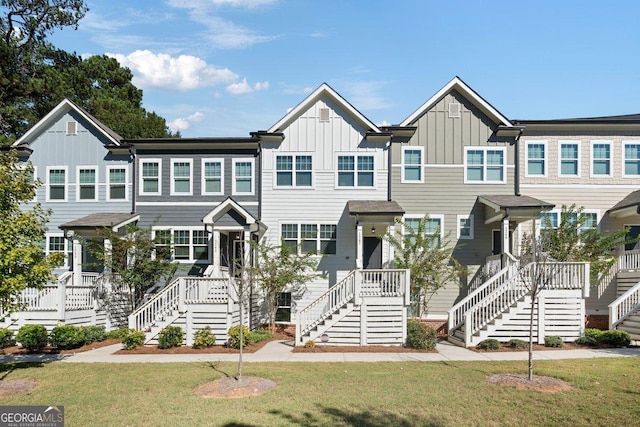 view of property featuring a front lawn