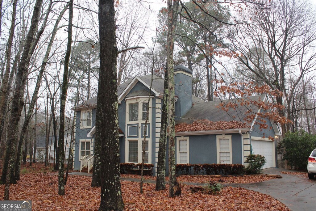 view of front of house featuring a garage