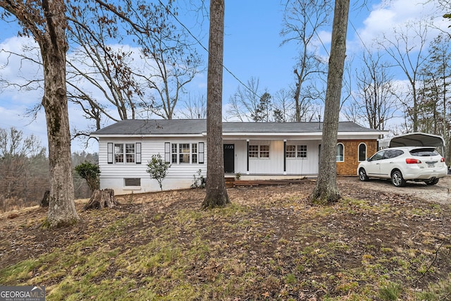 ranch-style home featuring a porch