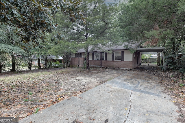 view of front facade with a carport