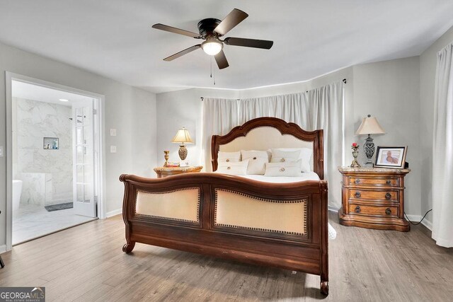 living room with dark wood-type flooring, ceiling fan, a barn door, and a healthy amount of sunlight