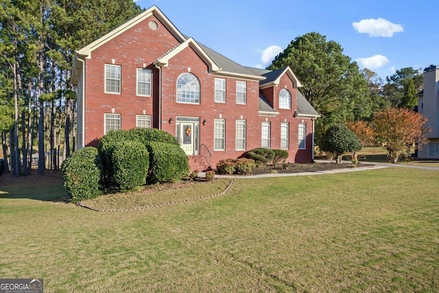 view of front facade featuring a front lawn