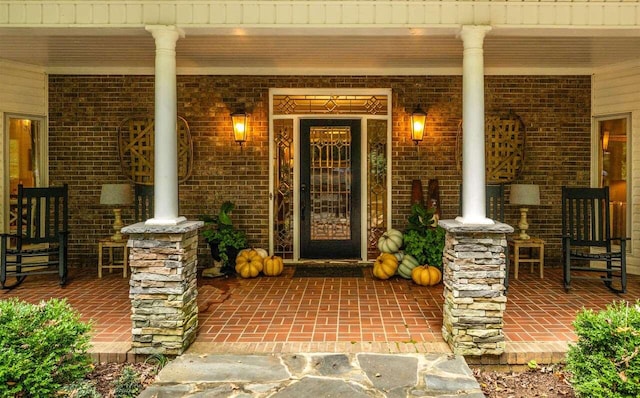 entrance to property featuring covered porch