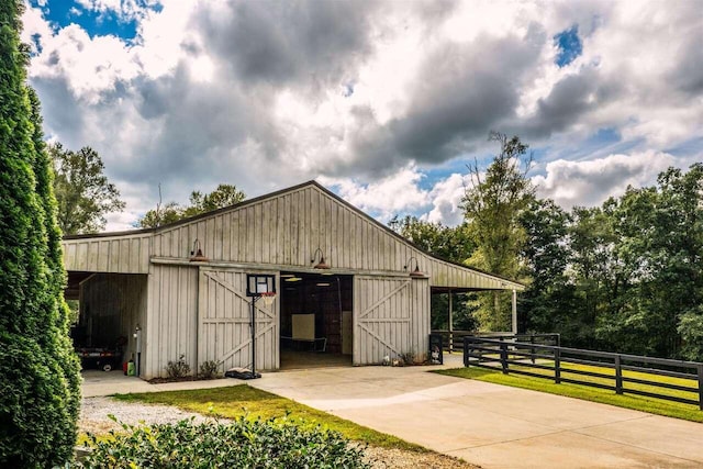 view of outbuilding