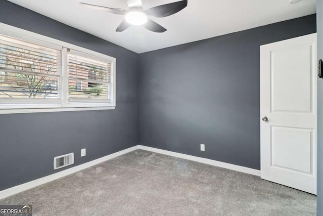 carpeted empty room featuring ceiling fan