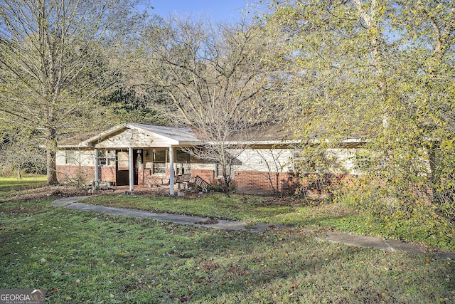 view of front of property with a porch and a front lawn