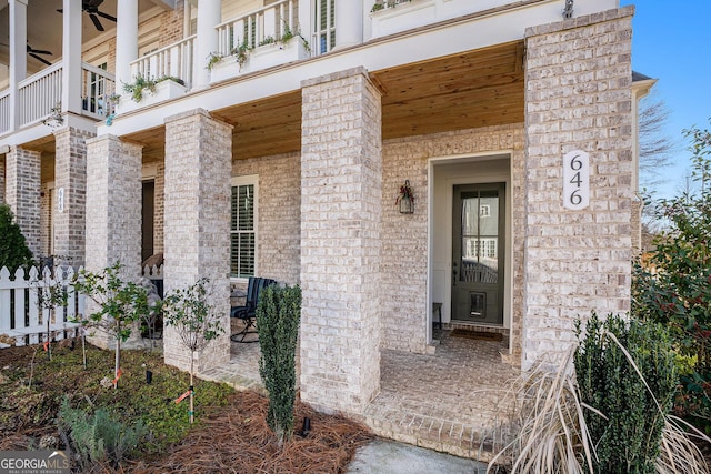 property entrance with ceiling fan and a balcony