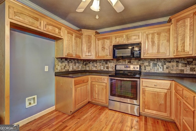 kitchen with stainless steel electric range, backsplash, ceiling fan, light wood-type flooring, and ornamental molding