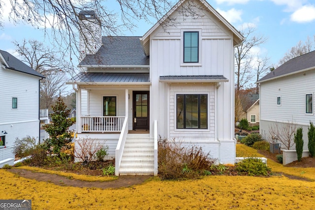 view of front of house featuring a porch