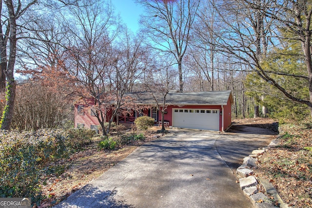 view of front facade featuring a garage