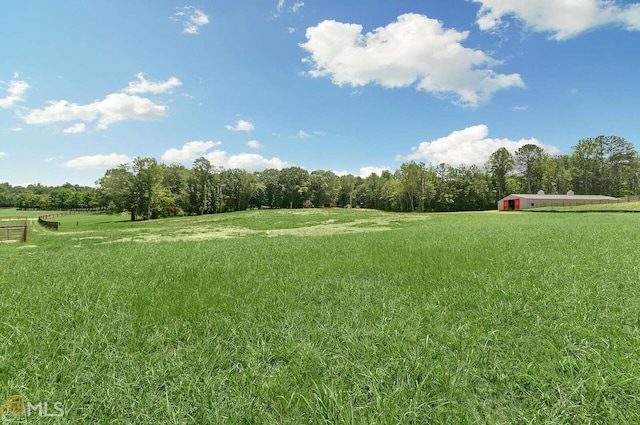 view of yard featuring a rural view