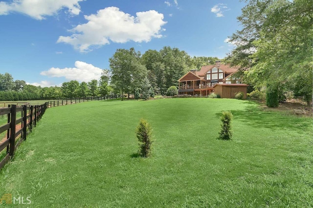 view of yard featuring a rural view