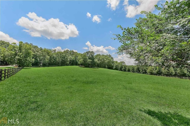 view of yard featuring a rural view