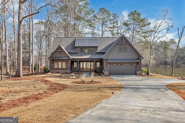 craftsman house featuring a garage