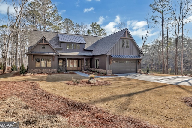 view of front facade featuring a garage and a front yard