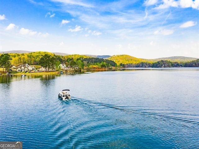 water view with a mountain view