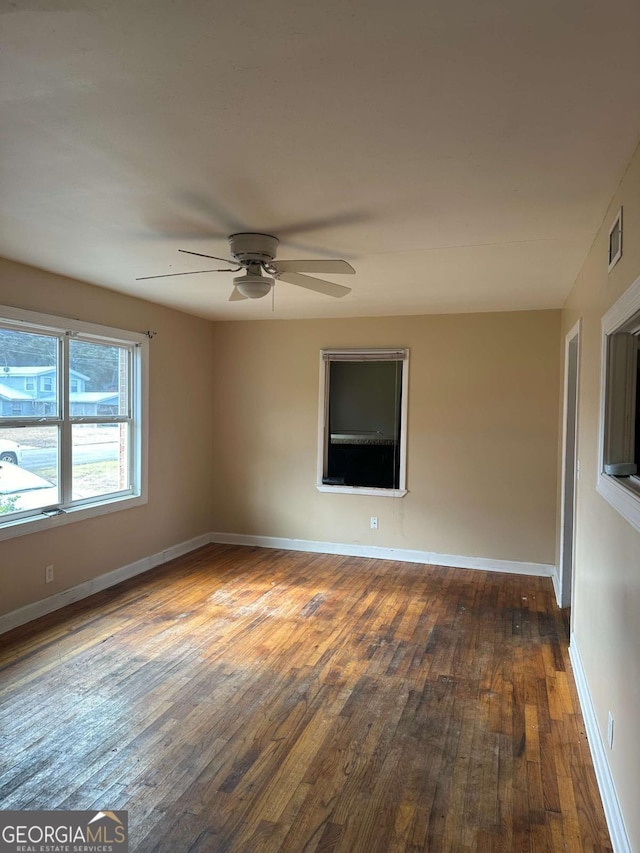 empty room featuring dark hardwood / wood-style floors and ceiling fan