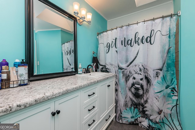 full bath with curtained shower and vanity