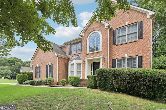 view of front of home featuring a front yard