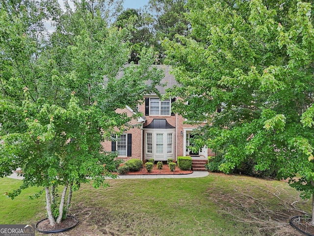 view of front facade featuring a front yard