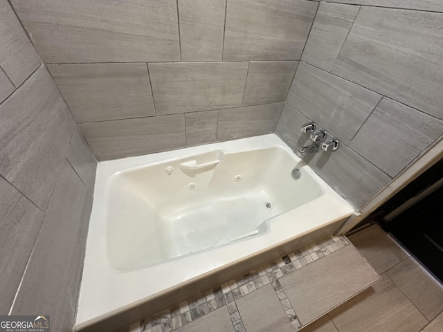 bathroom with a bathtub