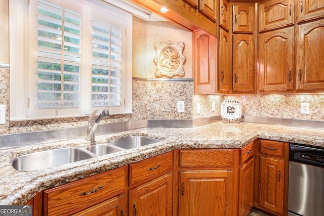 dining room featuring light tile patterned floors, an inviting chandelier, and ornamental molding