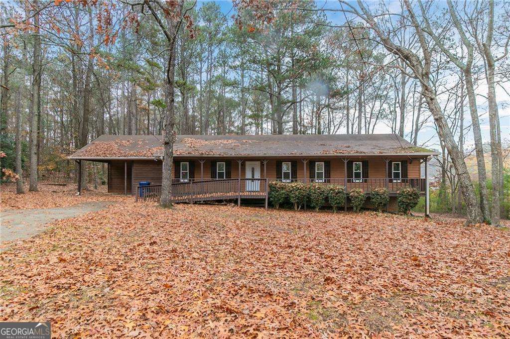 ranch-style home featuring covered porch