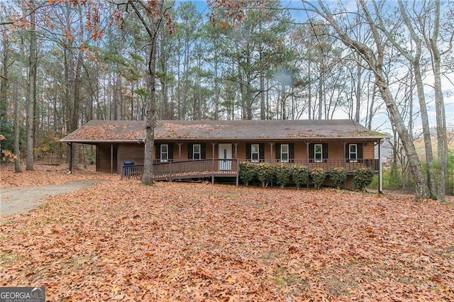 ranch-style home featuring covered porch