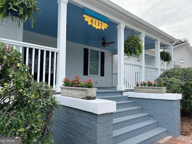 view of exterior entry featuring ceiling fan and covered porch