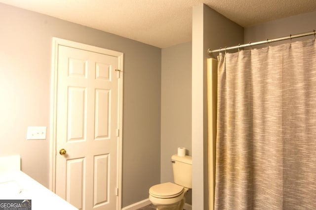 bathroom with a shower with shower curtain, a textured ceiling, and toilet