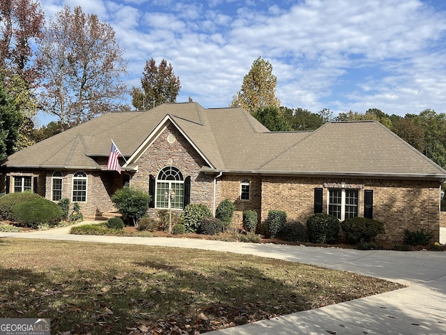 view of front of house with a front yard