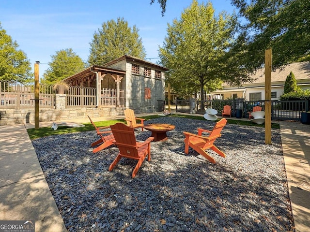 view of yard featuring an outdoor fire pit