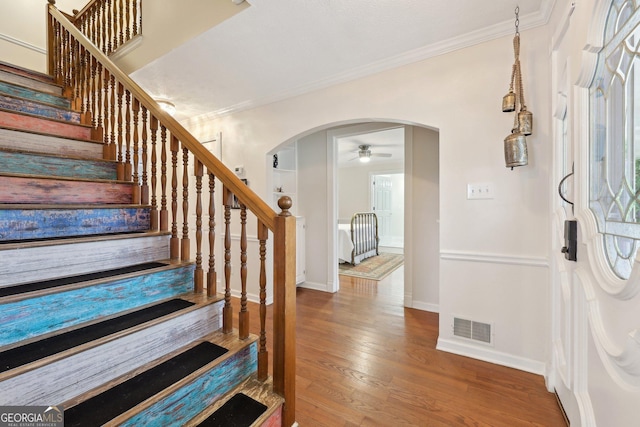 entryway featuring crown molding, hardwood / wood-style floors, and ceiling fan