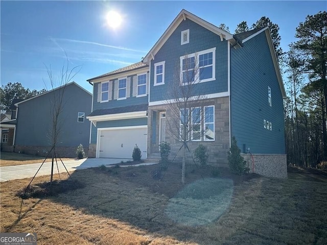 view of front of property featuring a front yard and a garage