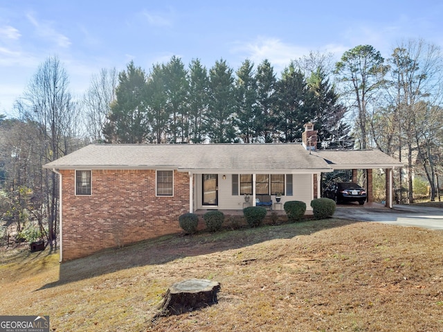 single story home featuring a carport and a front lawn