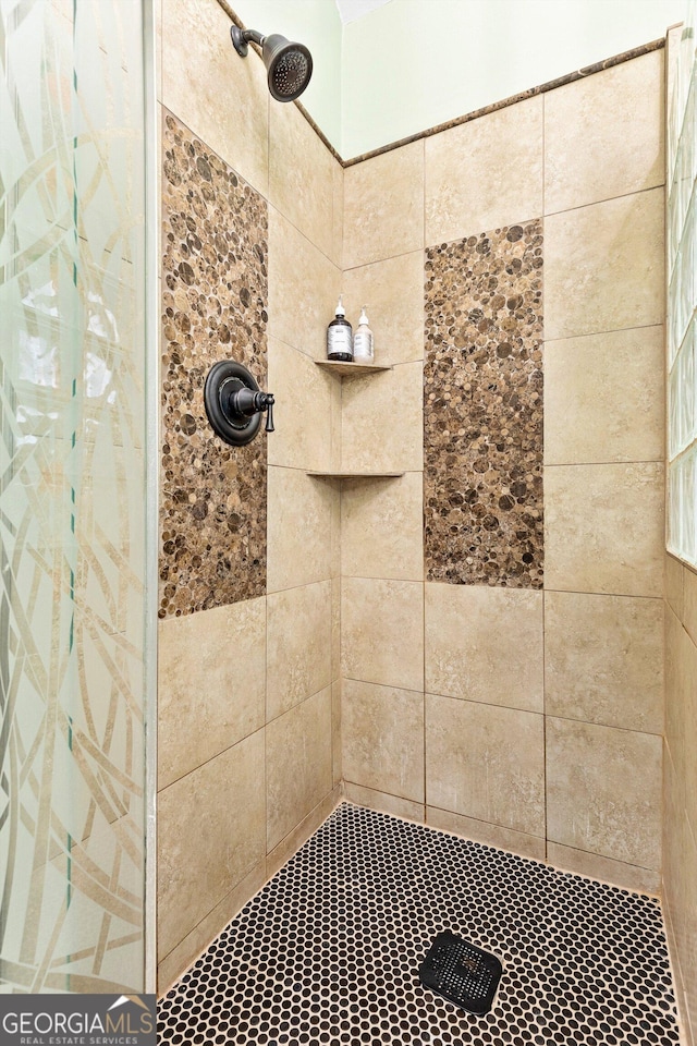 bathroom with a tile shower