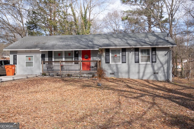 ranch-style house featuring a porch