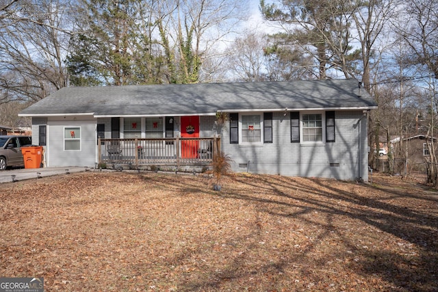 ranch-style home with a porch