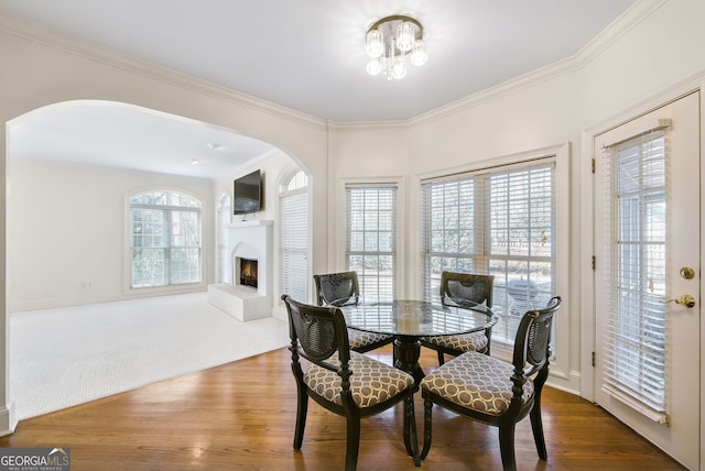 dining area with crown molding, dark hardwood / wood-style flooring, and a chandelier