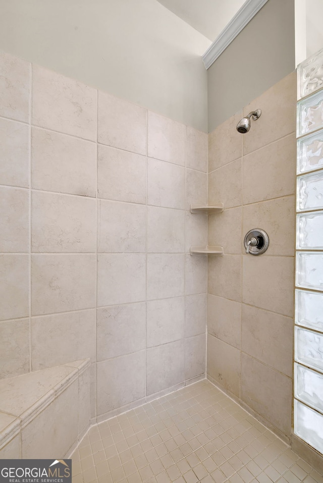 bathroom featuring a tile shower