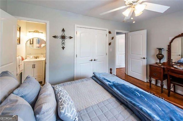 bedroom with ceiling fan, sink, hardwood / wood-style floors, connected bathroom, and a closet