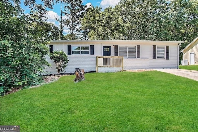 view of front of house with a front yard