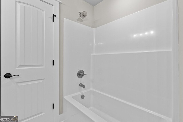 bathroom with bathtub / shower combination