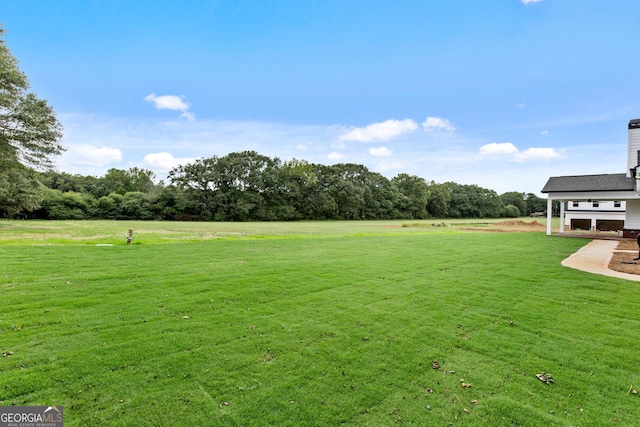 view of yard featuring a rural view