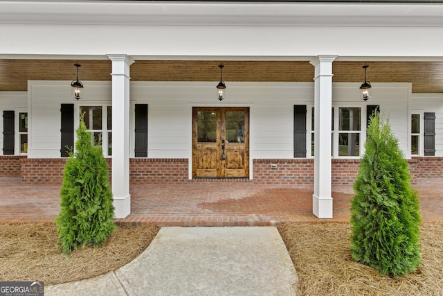 entrance to property featuring covered porch