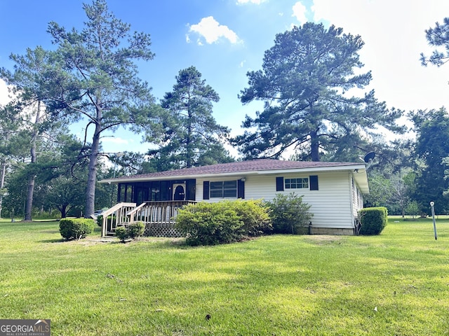 single story home with a front yard