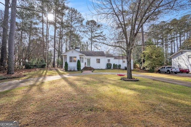 ranch-style home with a front yard